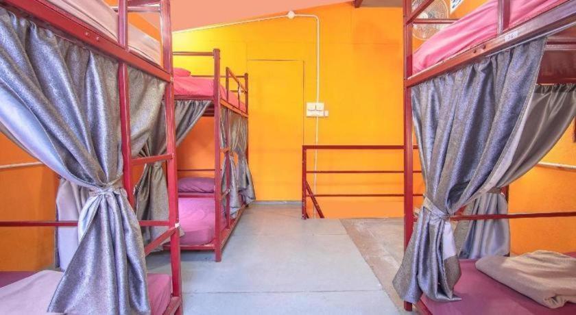 Oyo 586 I Auberge de jeunesse *